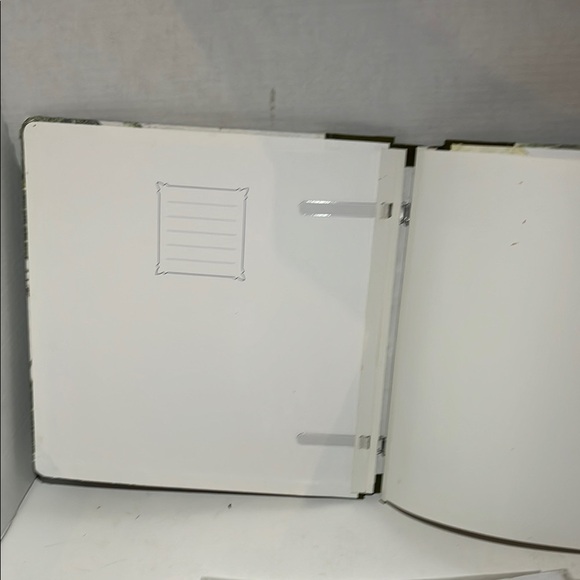 Scrapbook Album with Protective Sleeves - Picture 11 of 12